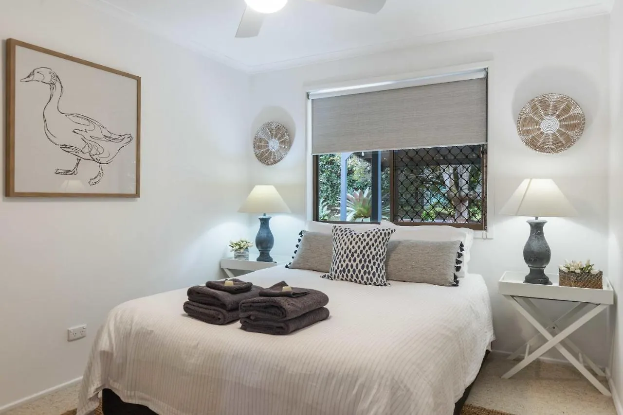 Teak Street Retreat - Ultimate Comfort Steps To Maleny Main Street