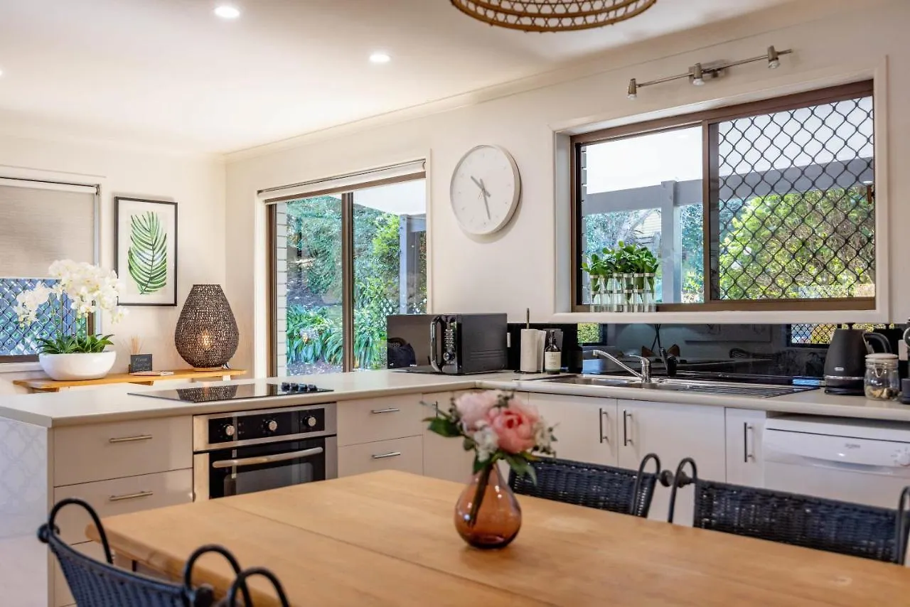 Teak Street Retreat - Ultimate Comfort Steps To Maleny Main Street 0*,