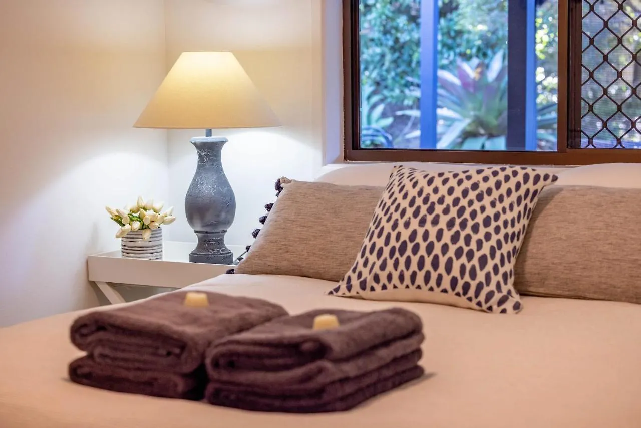 Teak Street Retreat - Ultimate Comfort Steps To Maleny Main Street 0*,  Australia