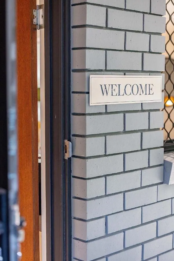 Teak Street Retreat - Ultimate Comfort Steps To Maleny Main Street Holiday home