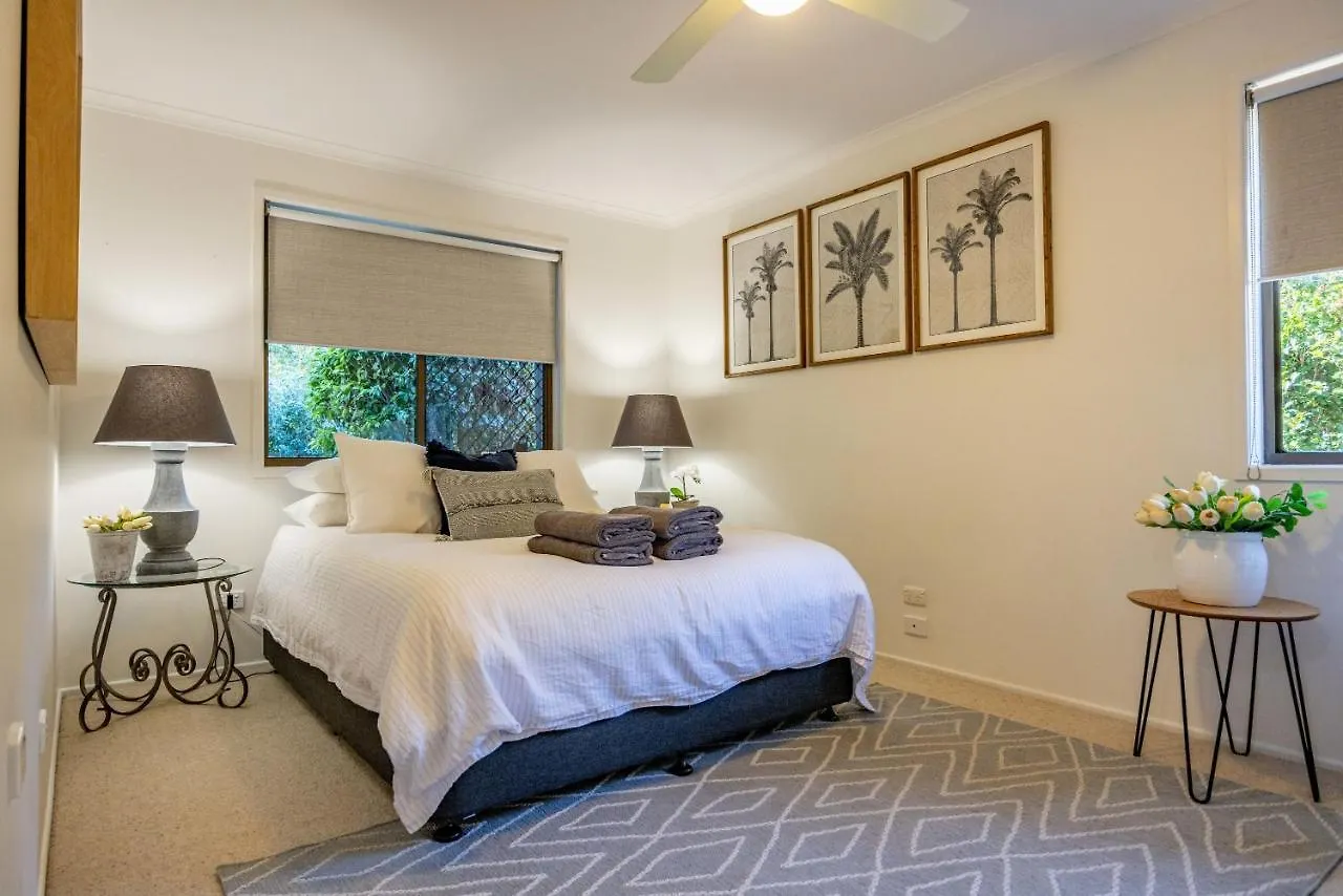 Teak Street Retreat - Ultimate Comfort Steps To Maleny Main Street