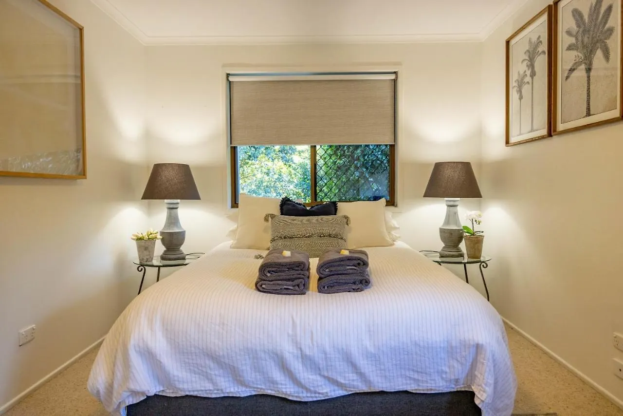 Teak Street Retreat - Ultimate Comfort Steps To Maleny Main Street Australia