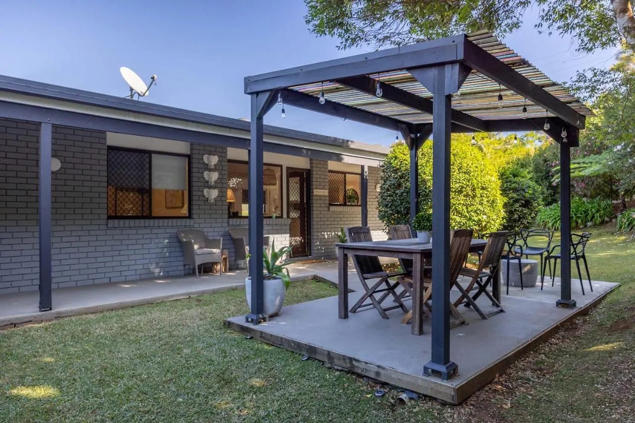 Teak Street Retreat - Ultimate Comfort Steps To Maleny Main Street 0*,  Australia