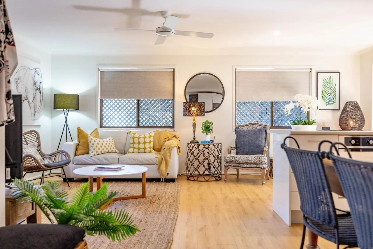 Teak Street Retreat - Ultimate Comfort Steps To Maleny Main Street Ferienhaus