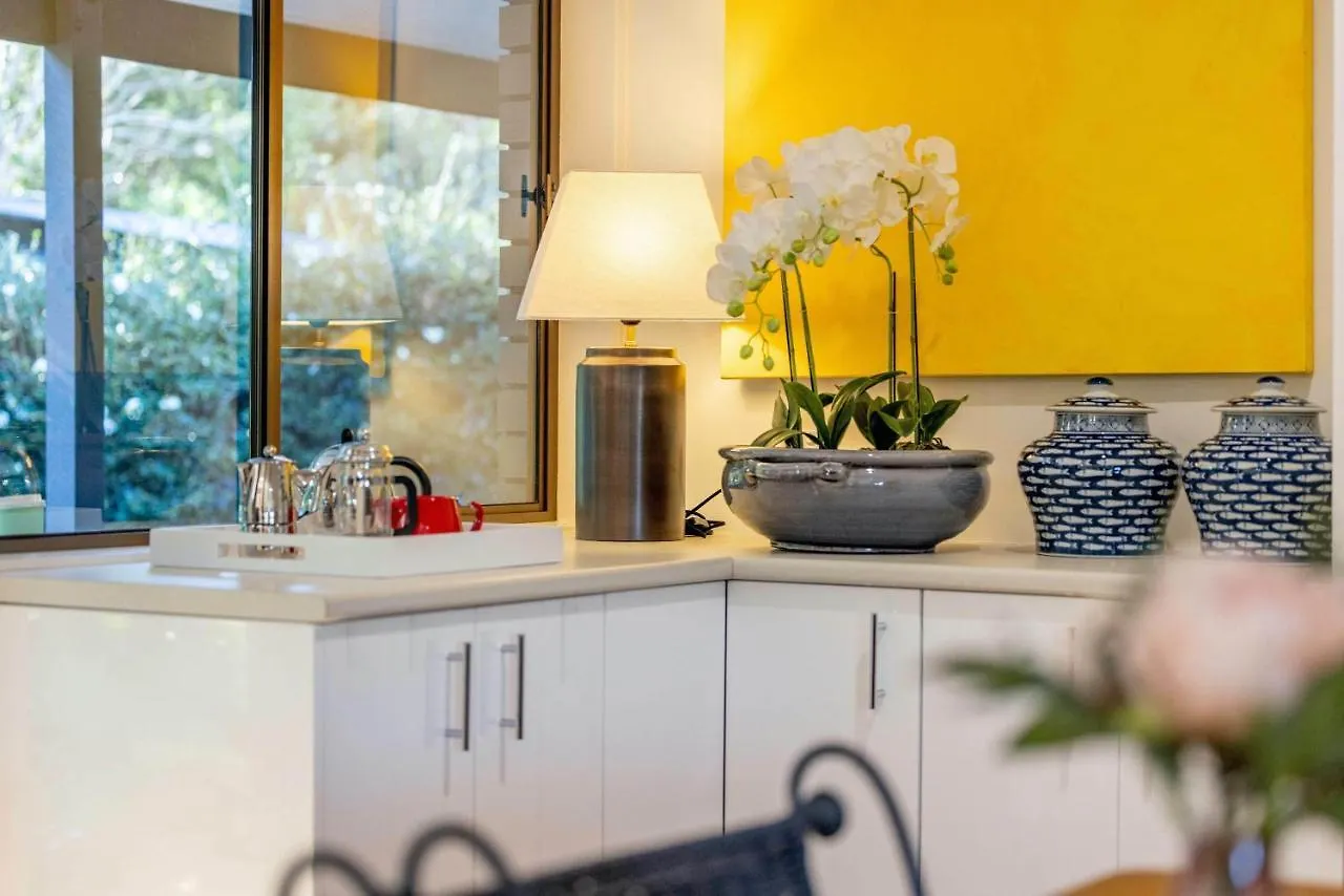 Ferienhaus Teak Street Retreat - Ultimate Comfort Steps To Maleny Main Street