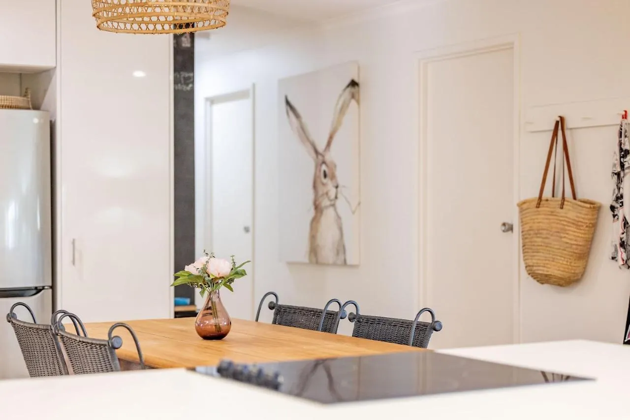 Teak Street Retreat - Ultimate Comfort Steps To Maleny Main Street Australien